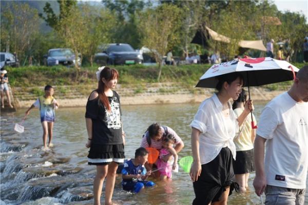 国庆生态游升温！佛山皂幕山“日夜双游”模式出圈，树立生态旅游新标杆 