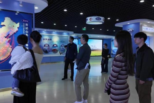 达人溯源团共探完达山全产业链，见证中国乳业ESG实践标杆 