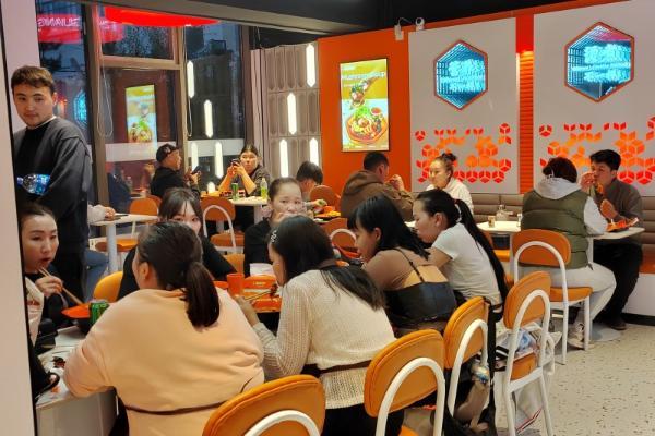 张亮麻辣烫蒙古乌兰巴托双店同开，全球扩张步伐持续加速 