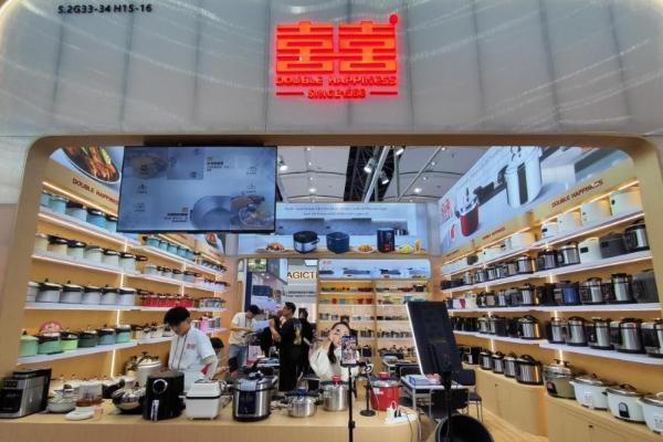 智能厨电引领风潮，双喜电器广交会一期展位人气爆棚 