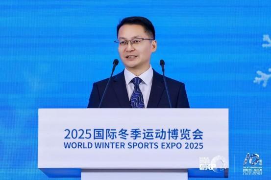 向世界 再出发 2025国际冬季运动博览会开幕 