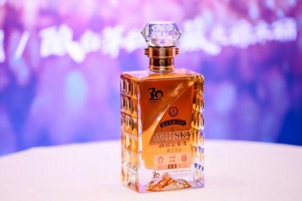 “双藏双酿”独创酱香威士忌联名款问世，演绎东西方风味完美融合 