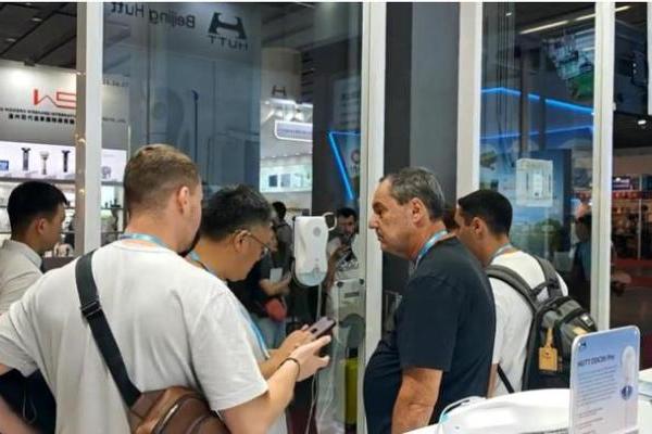 赫特擦窗机器人新品π10&DDC55PRO亮相 138 届广交会，颠覆创新引领品类新纪元 