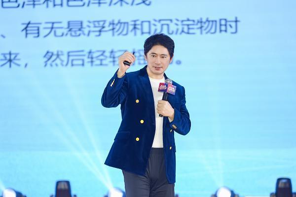 盗铃医生AI大健康创富峰会暨亿万富翁孵化百城巡演第七站在杭州开幕