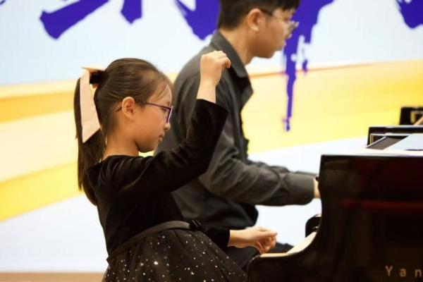 廖明飞五度助力8岁学生办专场，31载深耕音乐教育显初心 