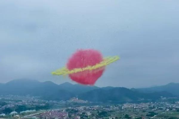 “单台电脑控制最多无人机”与“无人机发射最多烟花”：高巨创新吉尼斯双纪录定义低空表演新范式 