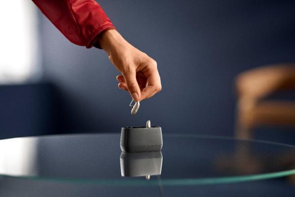 性能升级开启高性价比颠覆新体验，瑞声达至境·纤语系列(ReSound Savi)助听器正式上市 