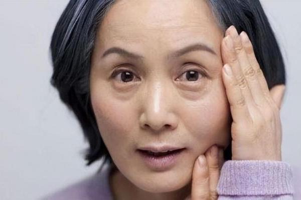 破解50+熟龄肌的沉默需求，黛安蒂以“懂得”重塑孝心礼单 