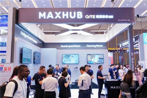 视源股份广交会现场展示智能柔性机械臂 高速轻量即插即用 