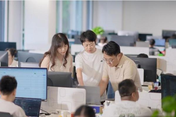 “北京榜样•最美互联网从业者”提名人选｜我爱我家陈少亮：数字浪潮中的筑梦人 