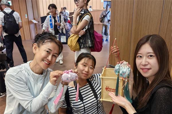 “天涯共此时”中秋民族刺绣艺术特展 在大阪世博会中国馆成功举行 