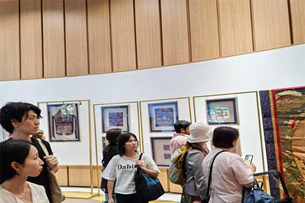 “天涯共此时”中秋民族刺绣艺术特展 在大阪世博会中国馆成功举行 