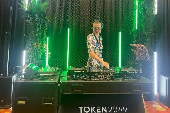 Token2049 新加坡热议：DAT 与稳定币引领浪潮，AI 加速重塑全球金融信任 