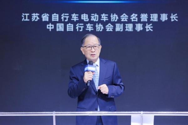 引领行业服务变革 雅迪华宇电池南京展发布“华宇电池质量服务新标准” 