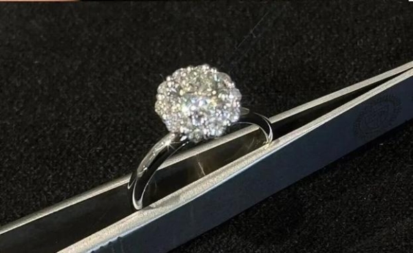 天然钻石10月价格报告：0.50ct降2.8%，3.00ct逆势上扬 