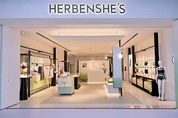 在花彩中爆破，于美术馆内生长：赫本西施与艺术家古原跨界艺术秀启幕 