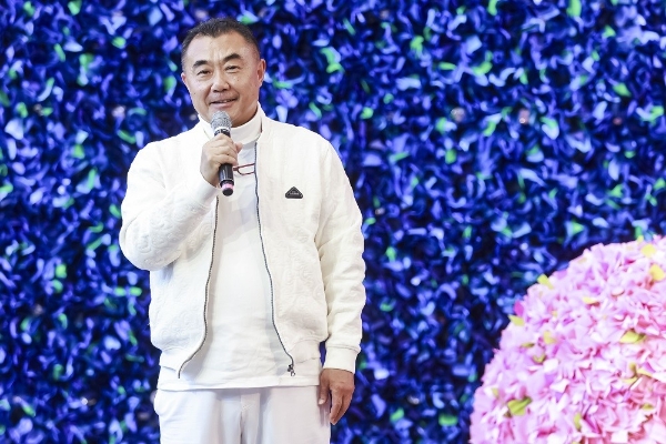 在花彩中爆破，于美术馆内生长：赫本西施与艺术家古原跨界艺术秀启幕 