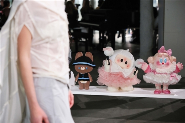 从巴黎时装周到广州艺术家街区，名创优品MINISO打造IP跨界新阵地 