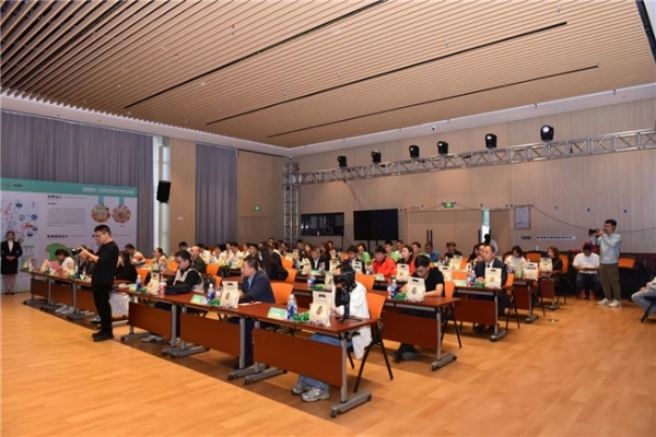 奖牌亮相，有惊喜！破9吃鸡！2025新兴半马新闻发布会揭晓最“香”赛事亮点 