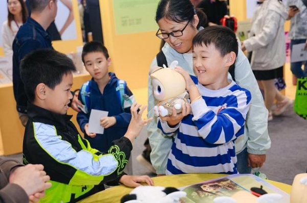 早教机推荐｜WTCC 焦点款！奇多多 AI 学伴：陪伴是标配，实用才是核心 