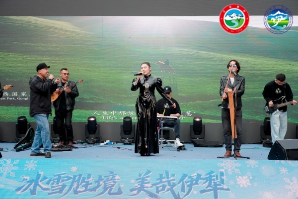 “冰雪胜境 美哉伊犁”2025伊犁冬季文旅推介会走进成都宽窄巷子 