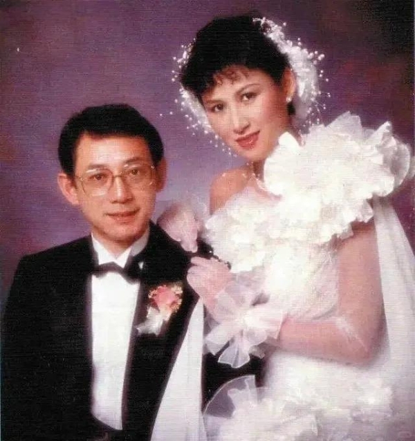“相互尊重”是答案：杨受成伉俪红宝石婚，诠释婚姻长久之道 