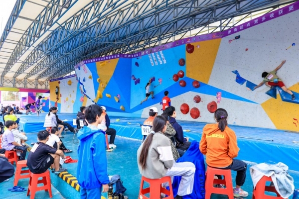 完美收官：2025年全国青少年U系列攀岩联赛（江西全南站）举行 