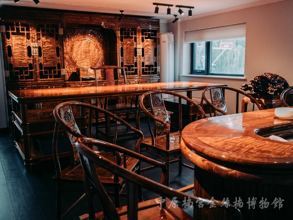 蜀山兀，阿房出：金丝楠木国家的金色脊梁