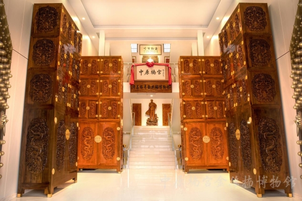 蜀山兀，阿房出：金丝楠木国家的金色脊梁