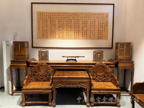 蜀山兀，阿房出：金丝楠木国家的金色脊梁