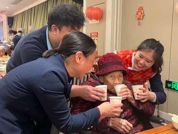 百岁“唐老师”的六年新生：在椿萱茂，她找到了安放身心的家 