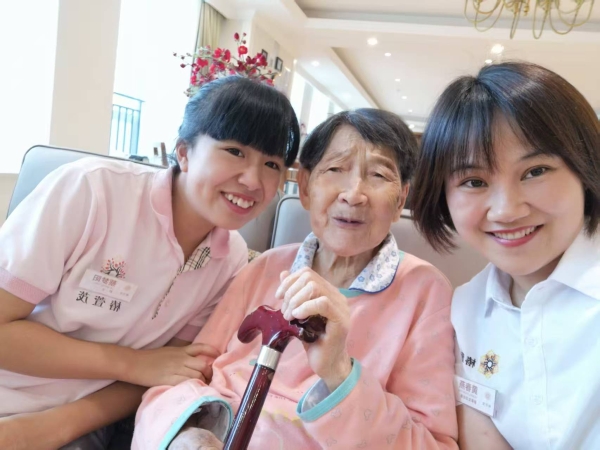 百岁“唐老师”的六年新生：在椿萱茂，她找到了安放身心的家 