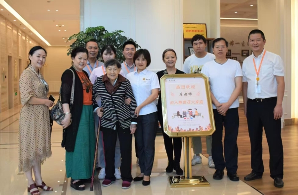 百岁“唐老师”的六年新生：在椿萱茂，她找到了安放身心的家 