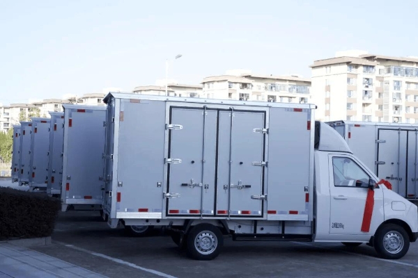 千台订单落地，首批200台交付：风景T7以实力开启绿色物流新程 