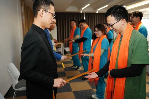 师道薪传，匠心筑梦 | 新瑞鹏集团师徒带教第四期拜师仪式开启人才传承新篇章 