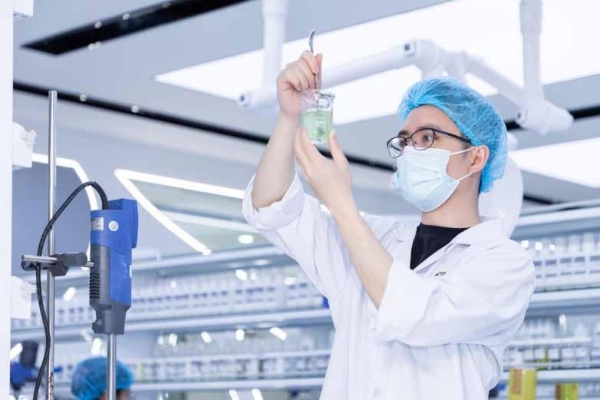 诺奖科技赋能东方植研，黛安蒂以“细胞级精准抗衰”重塑50+熟龄肌护肤新纪元 