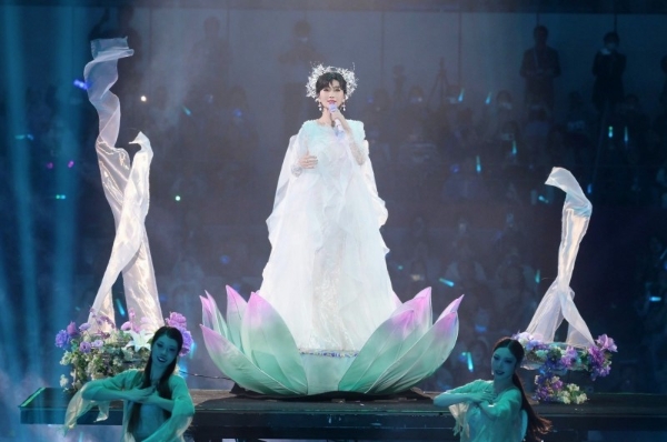 “芝”因有你，时光不老：赵雅芝从艺50年时光派对温情启幕