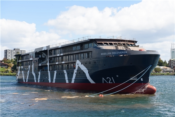 Antarctica21全新极地游轮麦哲伦发现号正式下水 