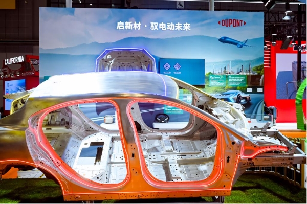杜邦焕新亮相2025进博会，开放创新共赢未来生态 