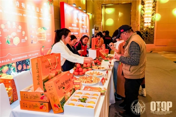 橙黄叶红映中原 巫山恋橙产业兴 ——巫山恋橙暨第十九届重庆长江三峡（巫山）国际红叶节郑州推介会圆满举行 