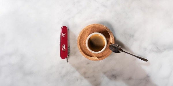 做好准备，自成大师： VICTORINOX 维氏与 LA MARZOCCO 联合打造咖啡师工具 