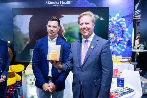 全球最大麦卢卡蜂蜜生产商落地进博会，推动中新健康产业深度合作 