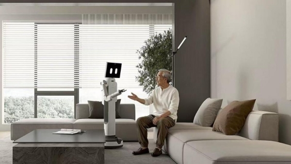 从“主动预防”切入，首款家庭具身机器人开启一场大规模社会实验 