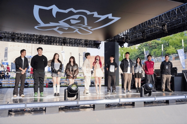 高校电竞热潮下的技术突围：雷鸟显示器赋能英雄联盟赛事升级 