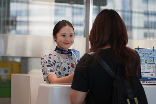 东航“渝沪快线”焕新升级：航线增至14条，值机截载时间缩短至起飞前30分钟 