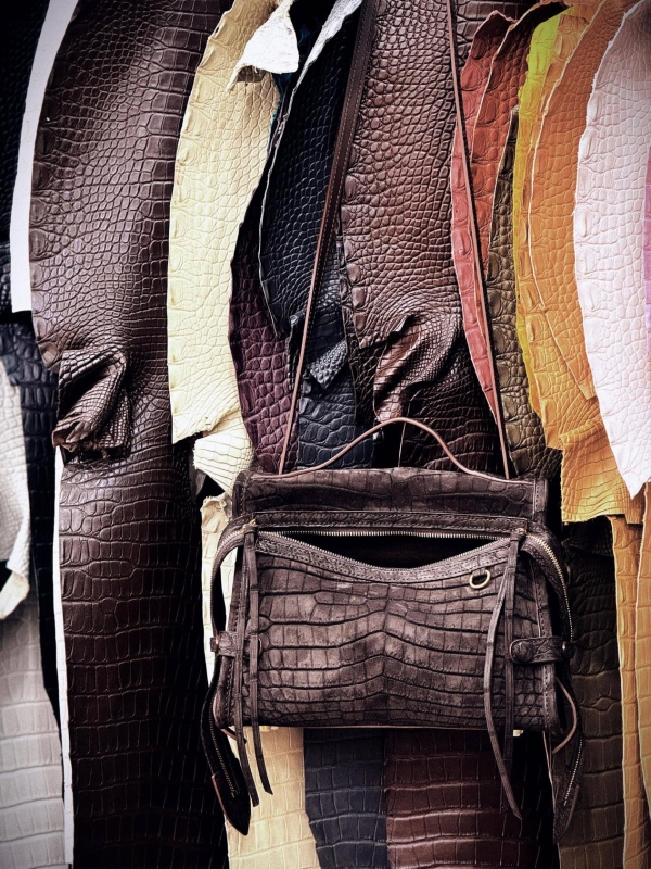 崔氏Cuisl：拒绝奢品大牌溢价战，国产小众手工包如何突围？ 