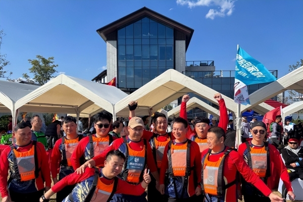 首届南通紫琅湖水上运动节举办，康悦到家队参与龙舟赛事 