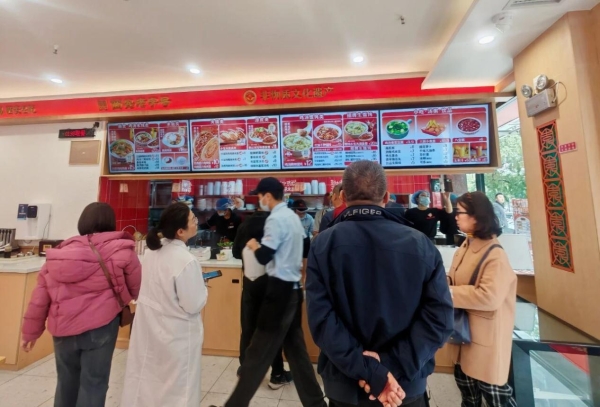 袁记肉夹馍西电医院店重装升级，新鲜体验启幕！ 