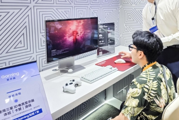 三星显示器亮相进博会展实力，从技术突破到场景创新全面赋能智慧未来 