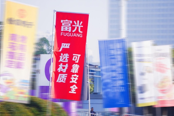 紫气“冠”金陵：富光以专属纪念杯，致敬2025南马热血时光 